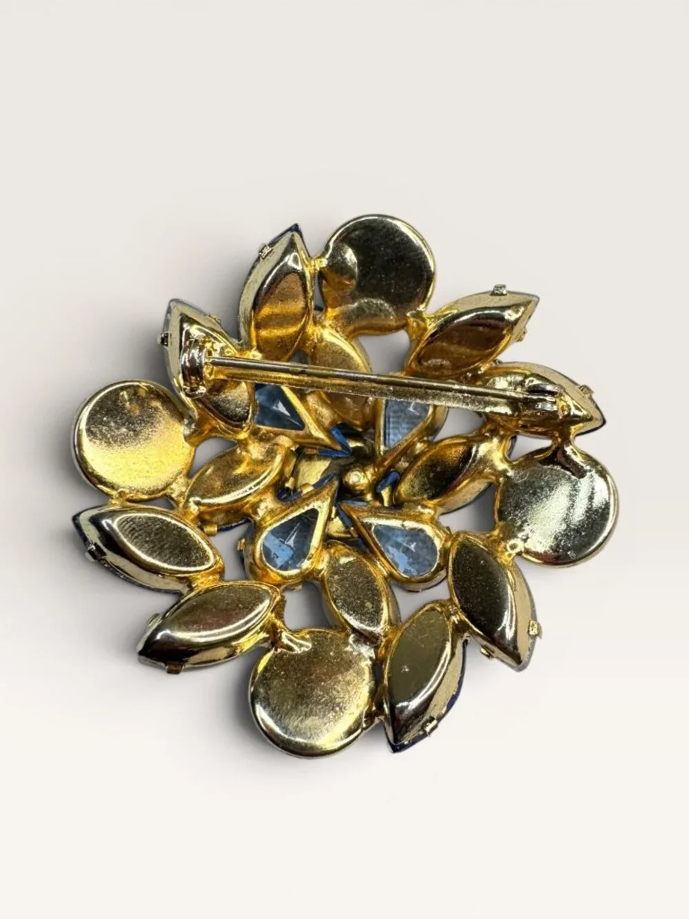 1950s Blue White Art Glass Crystal Cluster Brooch Gold Tone Statement Vintage
